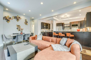 Spacious Condo with Deck about 3 Mi to Downtown Chicago!